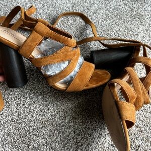 ALDO Cylinder Heel Suede Camel/Tan LACE UP SANDALS - Size 8 EUC